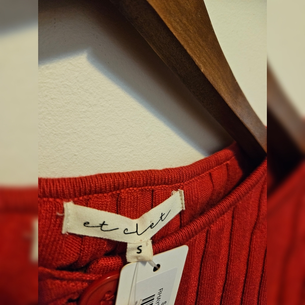 Cropped Red Ribbed Cardigan - Picture 7 of 7
